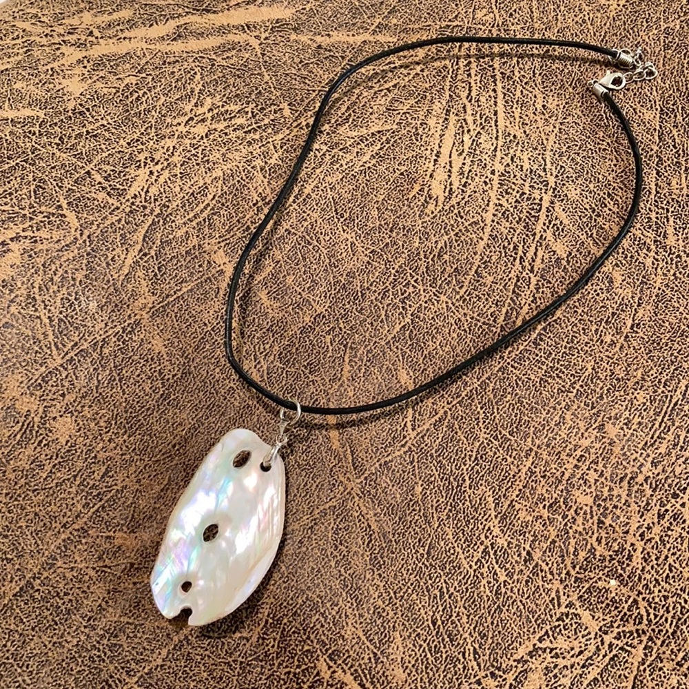 Abalone pendant necklace